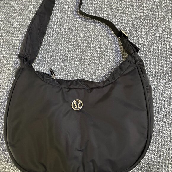NEW Lululemon Mini Shoulder Crescent Hobo Bag 4L Black - Picture 1 of 6